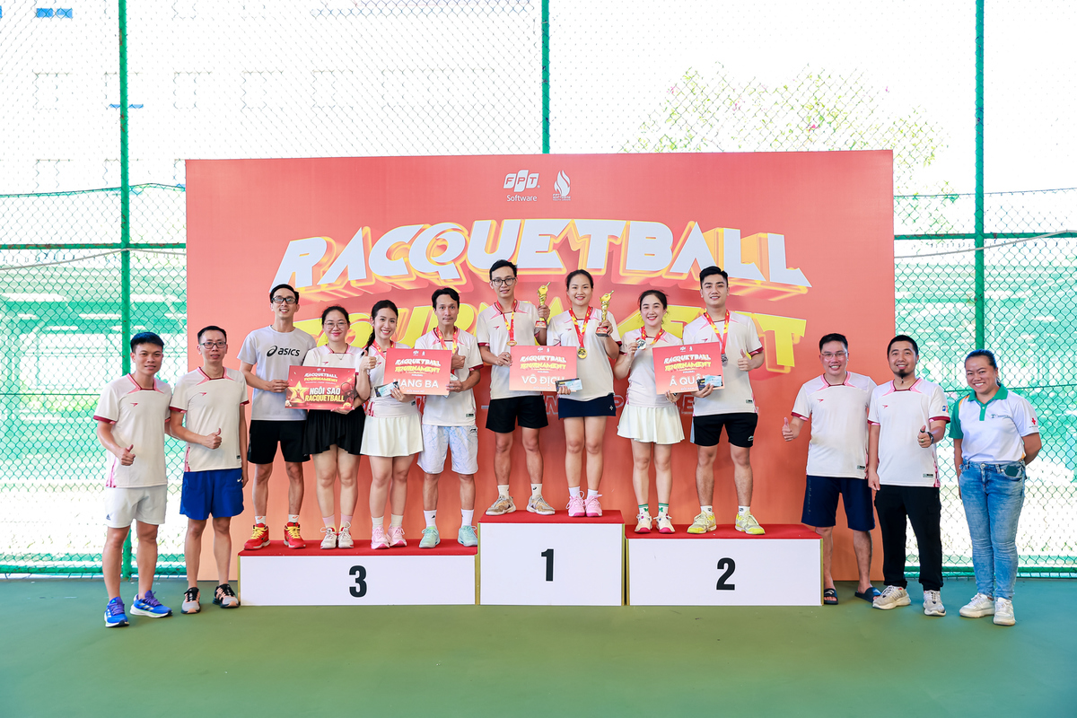 <p class="Normal"> Khép lại những màn tranh tài sôi nổi, các vận động viên xuất sắc đã được xướng tên ở từng nội dung thi đấu. Những tấm huy chương và cúp vô địch không chỉ ghi nhận thành tích, mà còn là phần thưởng xứng đáng cho tinh thần nỗ lực, đoàn kết và cống hiến hết mình của các tay vợt nhà F.</p>