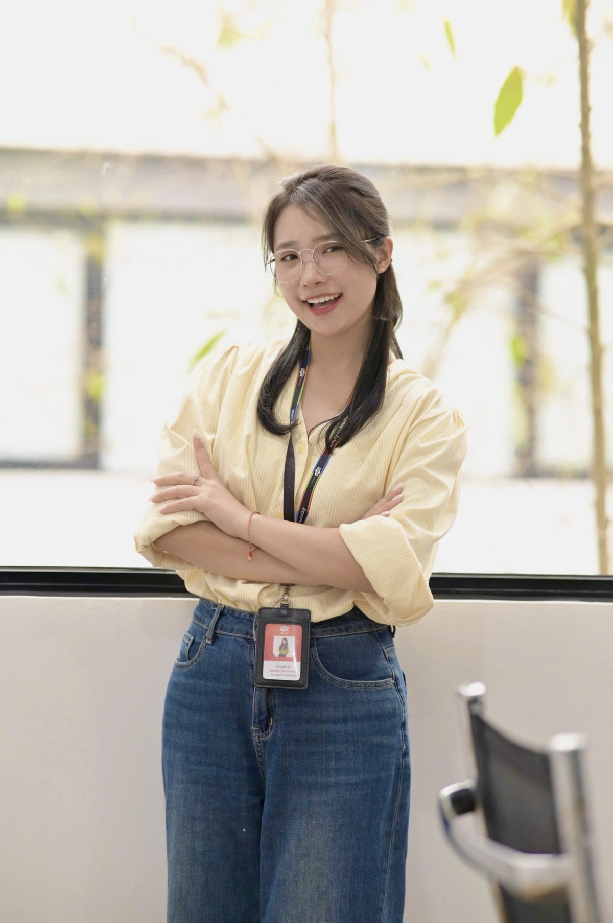 <p class="Normal" style="text-align:justify;"> Dương Thu Hương hiện phụ trách các hoạt động thương hiệu tuyển dụng và phát triển tài năng trẻ tại Học viện đào tạo nhà Phần mềm FPT. Từ một cô sinh viên ngành Hệ thống Thông tin Quản lý, Hương chọn cho mình một lối đi riêng, là trở thành cầu nối giữa người trẻ và môi trường công nghệ toàn cầu tại nhà Phần mềm. Hương cho rằng, thu hút nhân tài không chỉ là đưa ai đó đến gần doanh nghiệp, mà còn là đồng hành họ ở những bước đầu tiên của hành trình nghề nghiệp.</p>