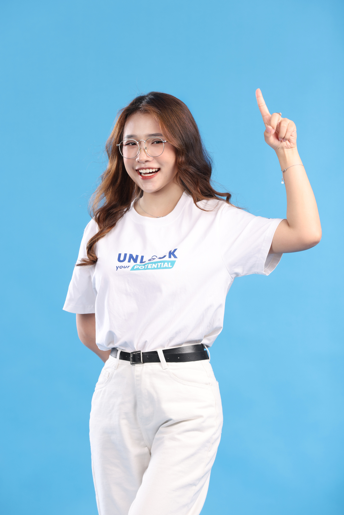 <p class="Normal" style="text-align:justify;"> Điều khiến cô gái GenZ gắn bó với công việc này là cảm giác được đứng ở điểm giao của nhiều giá trị đẹp. Marketing giúp lan tỏa câu chuyện, thương hiệu tuyển dụng giúp kết nối đúng người, còn đào tạo và phát triển biến những cam kết phát triển thành trải nghiệm thật. “Mình thích cảm giác không chỉ nói về cơ hội, mà còn trực tiếp góp phần tạo ra cơ hội đó”, Hương chia sẻ.</p>