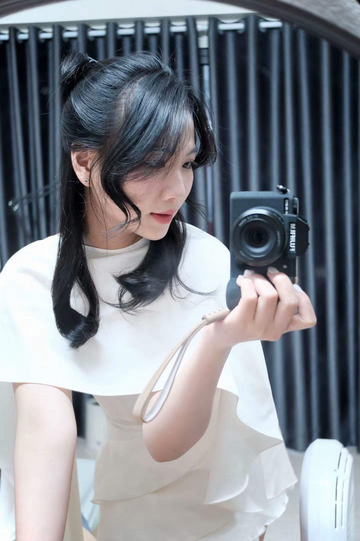<p class="Normal" style="text-align:justify;"> Với Thu, sáng tạo không đồng nghĩa với việc nghĩ ra một điều thật lạ hoặc khác biệt bằng mọi giá. Một ý tưởng chỉ thực sự có giá trị khi phù hợp với nguồn lực, ngân sách và điều kiện triển khai. Creative Planner vì thế có vai trò là mắt xích kết nối mục tiêu kinh doanh với giải pháp sáng tạo, lấy mục tiêu làm điểm xuất phát và tính khả thi làm điểm đến.</p>