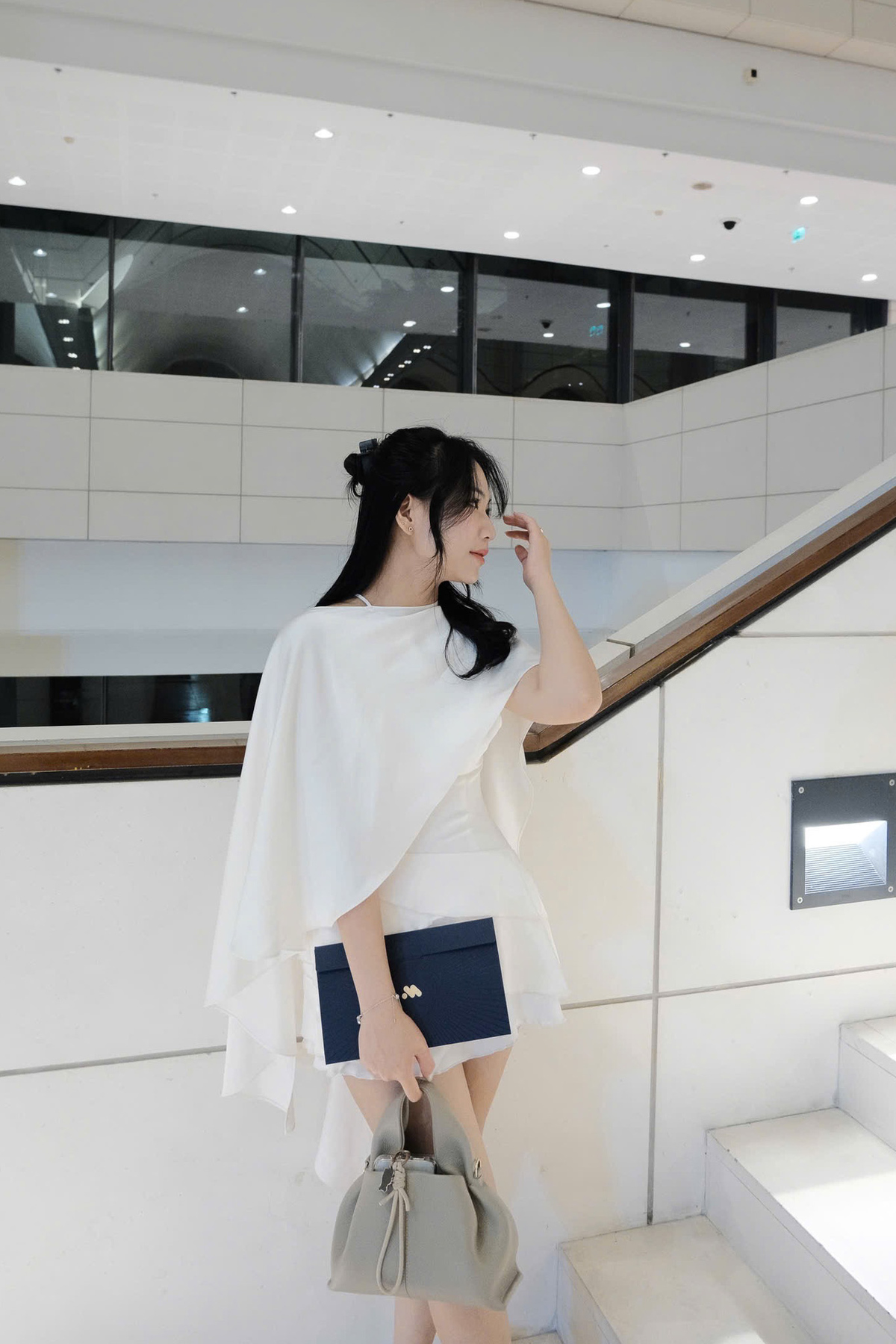 <p class="Normal" style="text-align:justify;"> Theo Thu, một Creative Planner cần có tư duy logic và khả năng "bay bổng". Logic giúp người làm nghề hiểu đúng mục tiêu kinh doanh, ngân sách và những ràng buộc trong quá trình vận hành. Trong khi đó, sự bay bổng giúp biến các con số, yêu cầu khô khan thành một câu chuyện có cảm xúc. Thiếu logic, ý tưởng dễ xa rời thực tế; thiếu sáng tạo, giải pháp lại khó tạo được dấu ấn.</p>