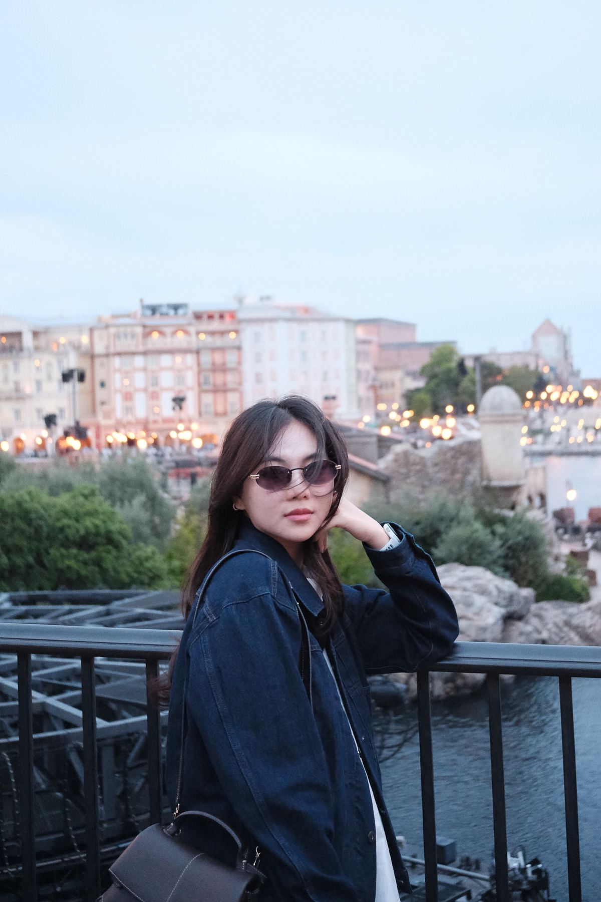 <p class="Normal" style="text-align:justify;"> Quá trình sử dụng giúp Thu nhận ra AI cũng cần được hướng dẫn giống như một nhân sự mới. Muốn công cụ đưa ra kết quả sát yêu cầu, người sử dụng phải cung cấp đầy đủ bối cảnh, mô tả rõ nhiệm vụ và nói cụ thể về kết quả mong muốn. Theo cô, không thể đưa ra một yêu cầu chung chung rồi kỳ vọng công cụ tự hiểu toàn bộ suy nghĩ của người giao việc.</p>
