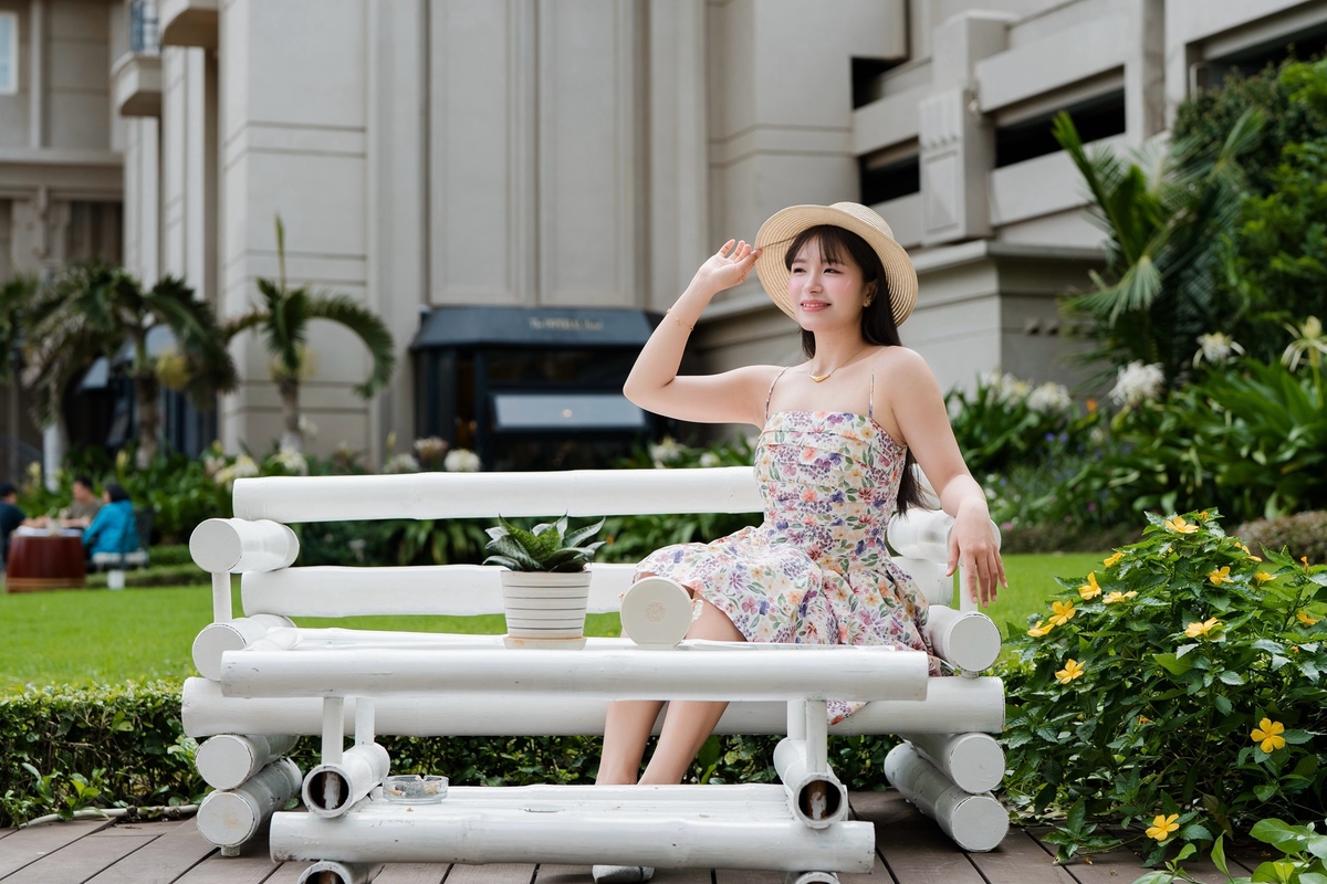 <p class="Normal" style="text-align:justify;"> Cùng với định hướng chung của FPT và đơn vị, Nhi đang tích cực học hỏi và ứng dụng AI vào công việc để tối ưu quy trình vận hành đào tạo. Trong thời gian tới, cô gái nhà Phần mềm đặt mục tiêu nâng cao năng lực vận hành, thiết kế và tối ưu trải nghiệm học tập, đồng thời “săn” các chứng chỉ và kỹ năng mới. "Hy vọng mình có thể phát triển bản thân toàn diện hơn để góp giá trị cho công việc và công ty".</p>