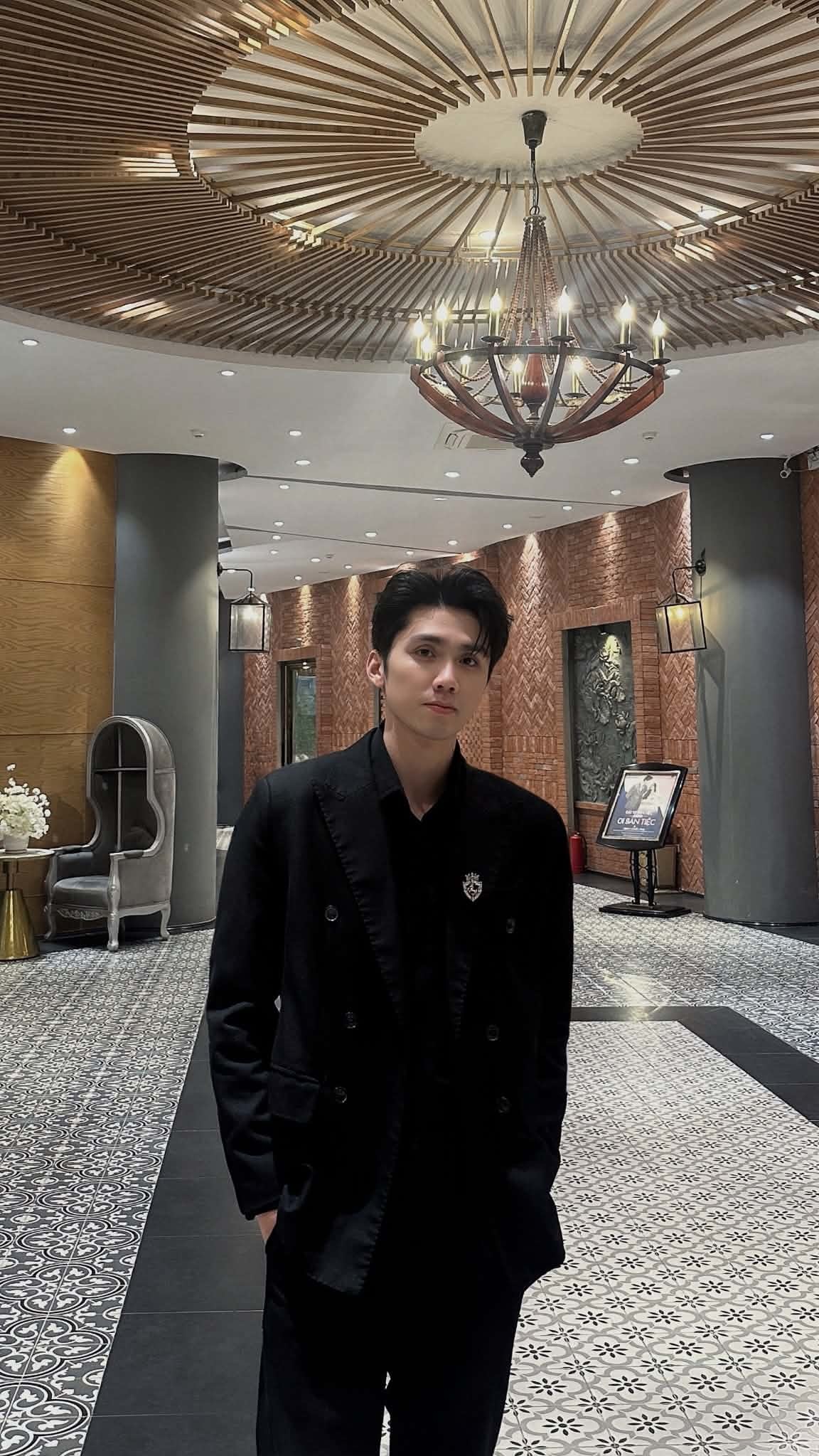 <p class="Normal" style="text-align:justify;"> Là nhân viên phòng Kế toán - Tài chính, Minh Đạt đảm nhiệm công việc xử lý số liệu, kiểm soát chứng từ, lập báo cáo và phối hợp với nhiều phòng ban. Những con số tưởng chừng khô khan lại giúp anh rèn luyện sự cẩn trọng, tư duy logic và tinh thần trách nhiệm trong từng đầu việc.</p>