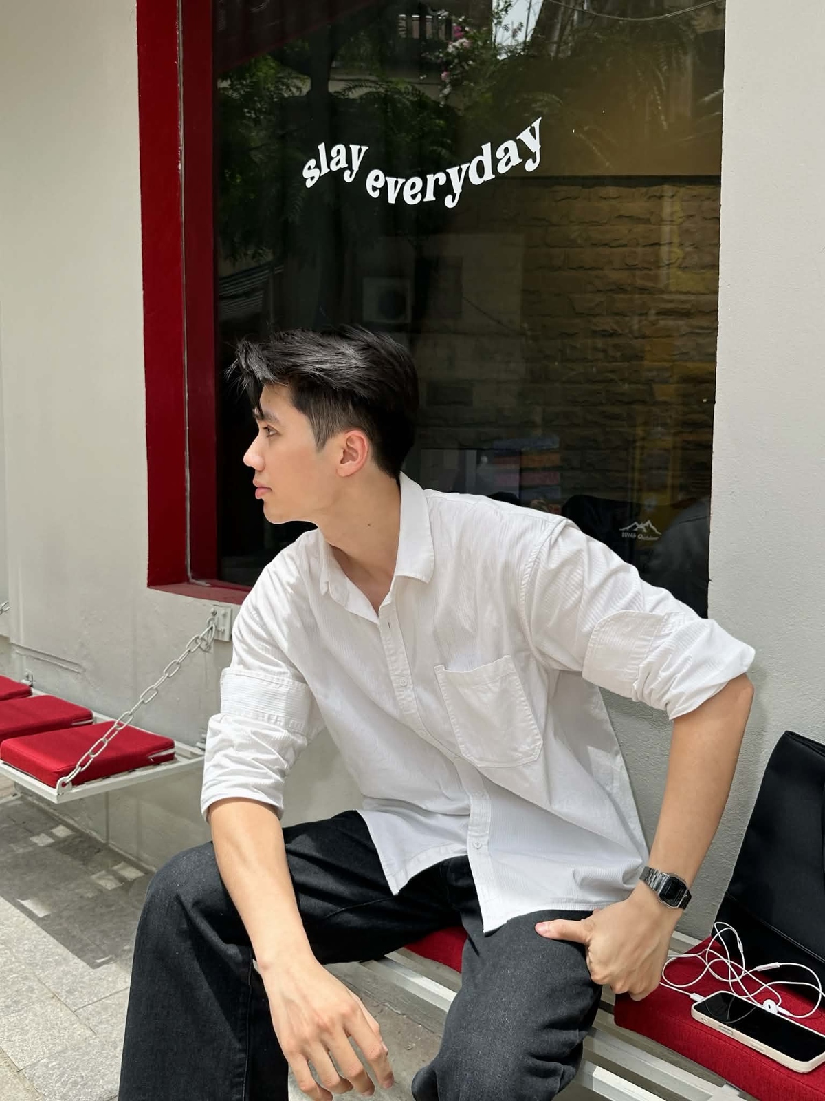 <p class="Normal" style="text-align:justify;"> Ngoài công việc, Minh Đạt có niềm yêu thích đặc biệt với nhiếp ảnh và du lịch. Mỗi chuyến đi, mỗi bức ảnh là một cách để anh lưu giữ những khoảnh khắc đẹp, khám phá thêm nhiều vùng đất mới và mở rộng góc nhìn về cuộc sống.</p>