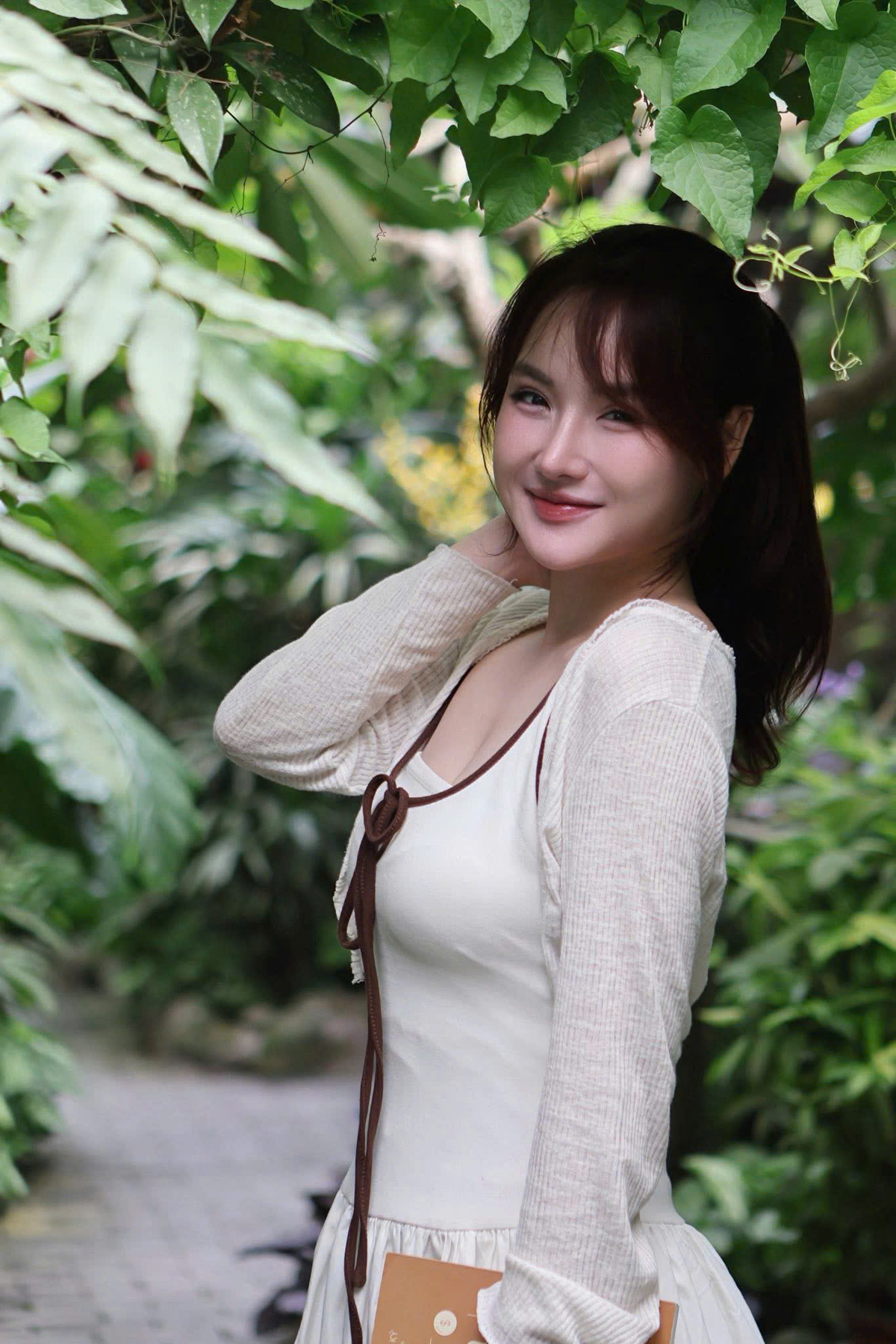 <p class="Normal" style="text-align:justify;"> <span>Sau 6 năm, Greenwich không còn đơn thuần là một nơi làm việc. Đó là nơi Hà được dạy, được học, được trưởng thành và đồng hành cùng nhiều thế hệ sinh viên. Với cô, dòng chữ “Proud to be Greenwich” không chỉ là một câu khẩu hiệu, mà là cách bày tỏ lòng trân trọng đối với nơi đã trở thành một phần thanh xuân và cho cô cảm giác được yêu thương, được thuộc về.</span></p>