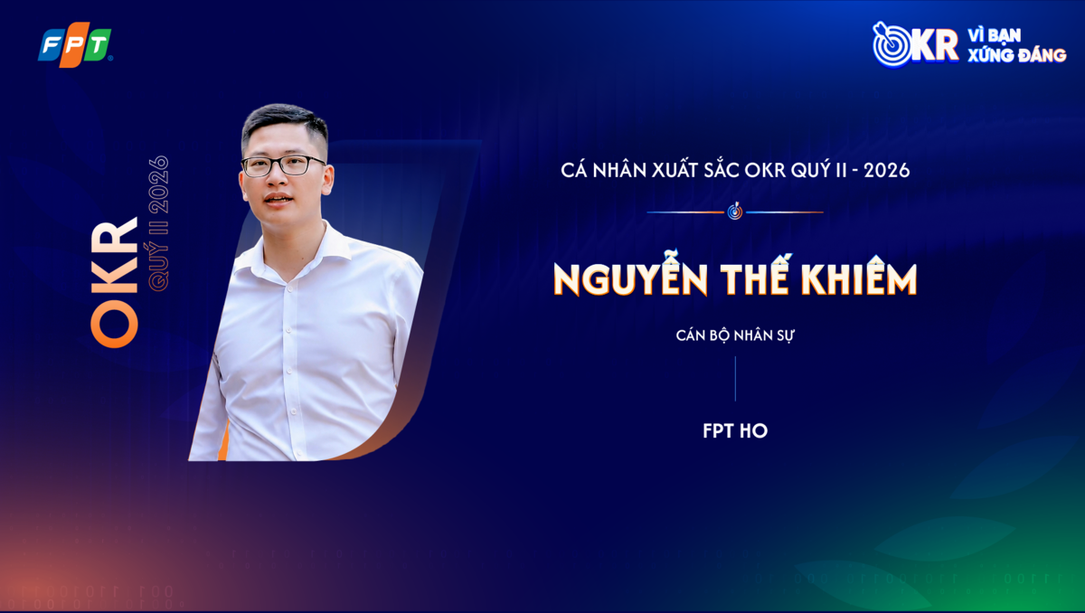 <p class="Normal"> <strong>Nguyễn Thế Khiêm thuộc Ban Nhân sự FPT HO</strong> tham gia dự án chuyển đổi HRDX với phạm vi tác động tới hơn 100.000 CBNV, hàng trăm chức năng, 23 hệ thống tích hợp và ba nguồn dữ liệu lớn. Mốc go-live không thể lùi, trong khi dữ liệu nhân sự, ngày công và tiền lương phải được chuyển đổi chính xác, không gây gián đoạn hoạt động của các công ty thành viên.</p> <p class="Normal"> Để vượt qua thách thức trên, Khiêm đã chủ động quản trị danh mục rủi ro, đưa ra các cảnh báo sớm và tích cực kết nối các bên - FPT IS, nhân sự, IT ngành dọc, PMO cùng các đơn vị. Các biểu mẫu đối chiếu được chuẩn hóa, AI được ứng dụng để phân tích lỗi và hỗ trợ xử lý vấn đề lặp lại. HRDX giai đoạn 1A go-live đúng kế hoạch ngày 5/5, bảo đảm các đơn vị tính và chi trả 126 bảng lương đúng hạn trong 2 tháng liên tiếp, tạo nên dự án tham chiếu quan trọng cho năng lực chuyển đổi nhân sự quy mô lớn trong FPT.</p>