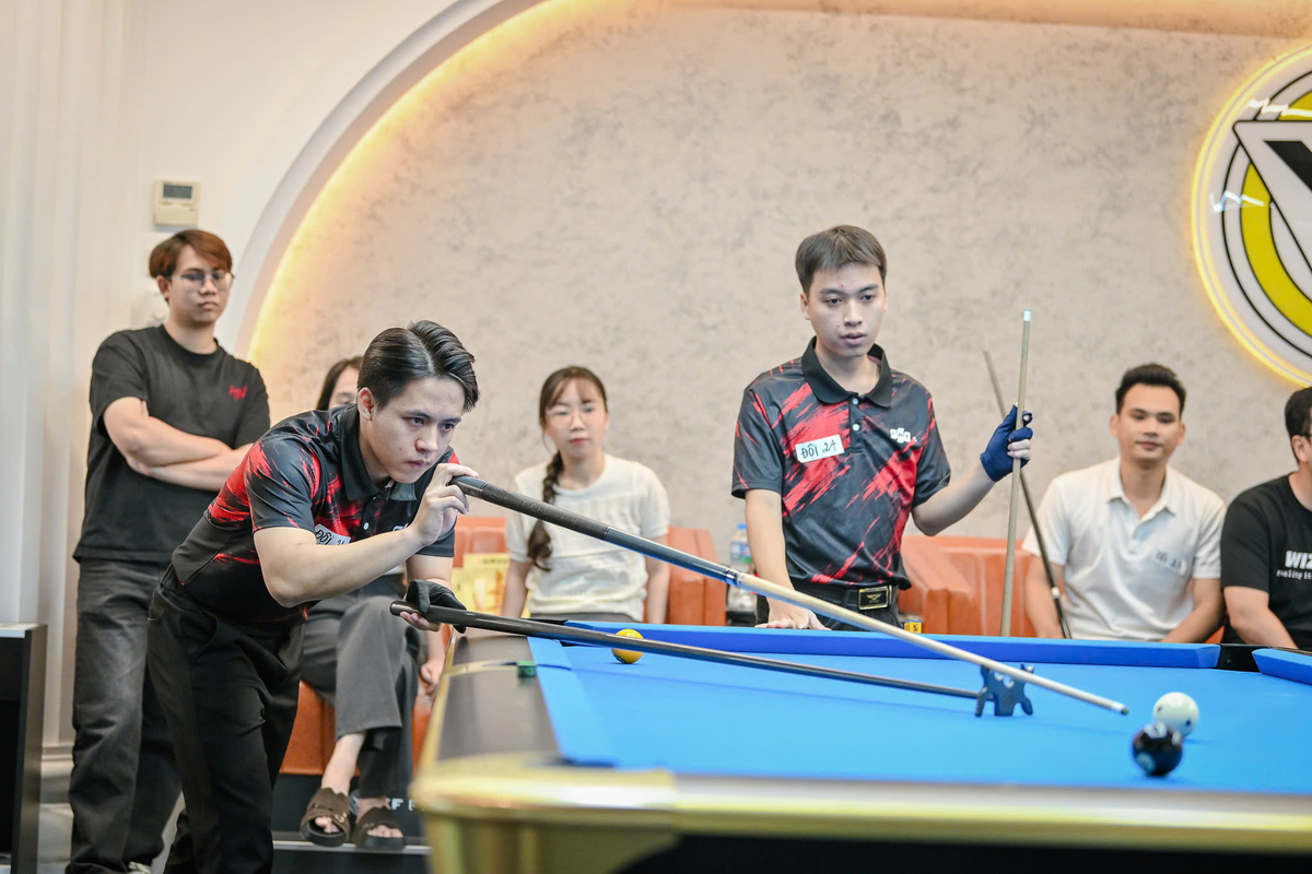 <span>Giải năm nay diễn ra ở ba hạng mục: Đôi nam, Đôi nam nữ Pool 8 Ball và Đơn nam Pool 9 Ball. Nếu Pool 9 Ball tạo nhịp đấu nhanh với những cơ hội kết thúc bằng bi số 9, Pool 8 Ball đòi hỏi nhiều tính toán hơn trong cách giải hình, giấu bi và phối hợp giữa hai thành viên.</span>