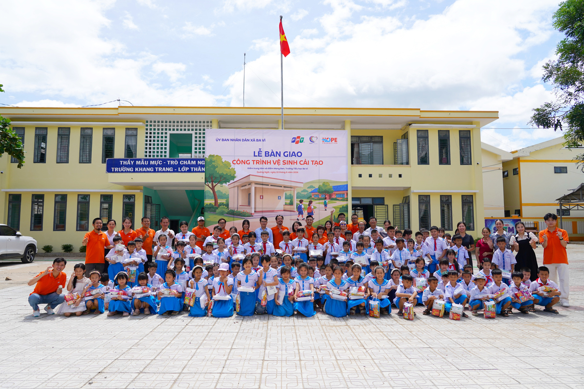 <p class="Normal"> Rời Ba Vì, điều ở lại không chỉ là những công trình vừa được cải tạo hay những phần quà đã trao, mà còn là nụ cười của học sinh trước ngày khai giảng. Từ những hỗ trợ thiết thực cho từng điểm trường, FPT tiếp tục nối dài các hoạt động đồng hành mục tiêu phát triển giáo dục, góp phần cải thiện điều kiện học tập cho trẻ em tại những địa bàn còn khó khăn.</p>
