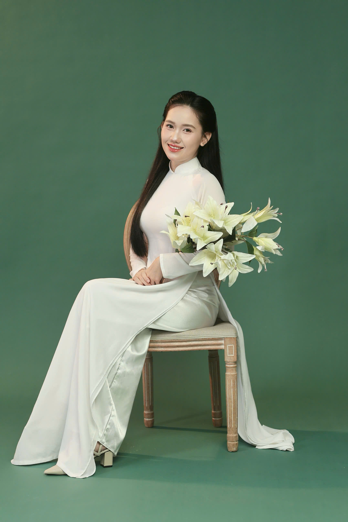 <p class="Normal" style="text-align:justify;"> Đặc thù ngành y tế - dược phẩm đòi hỏi sự chính xác tuyệt đối. Dù đối mặt với áp lực không nhỏ, Tú Uyên luôn giữ tinh thần "Thích ứng nhanh và không ngại thử thách". Sự đồng lòng của tập thể và nụ cười an tâm của khách hàng chính là phần thưởng xứng đáng nhất cho những nỗ lực không ngừng nghỉ của cả team.</p>