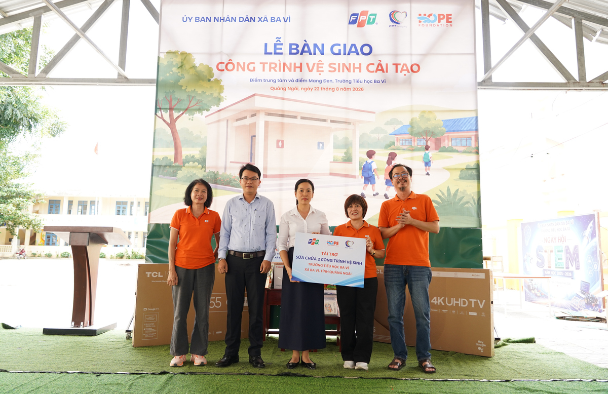 <p> Tại chương trình, đại diện FPT đã bàn giao hai công trình vệ sinh được cải tạo tại điểm trung tâm và điểm Mang Đen của Trường Tiểu học Ba Vì, với tổng giá trị tài trợ hơn 80 triệu đồng. Công trình hoàn thành ngay trước năm học mới, góp phần cải thiện điều kiện sinh hoạt cho học sinh tại trường.</p>