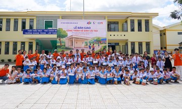 FPT nối dài hành trình tiếp sức học sinh vùng cao Quảng Ngãi