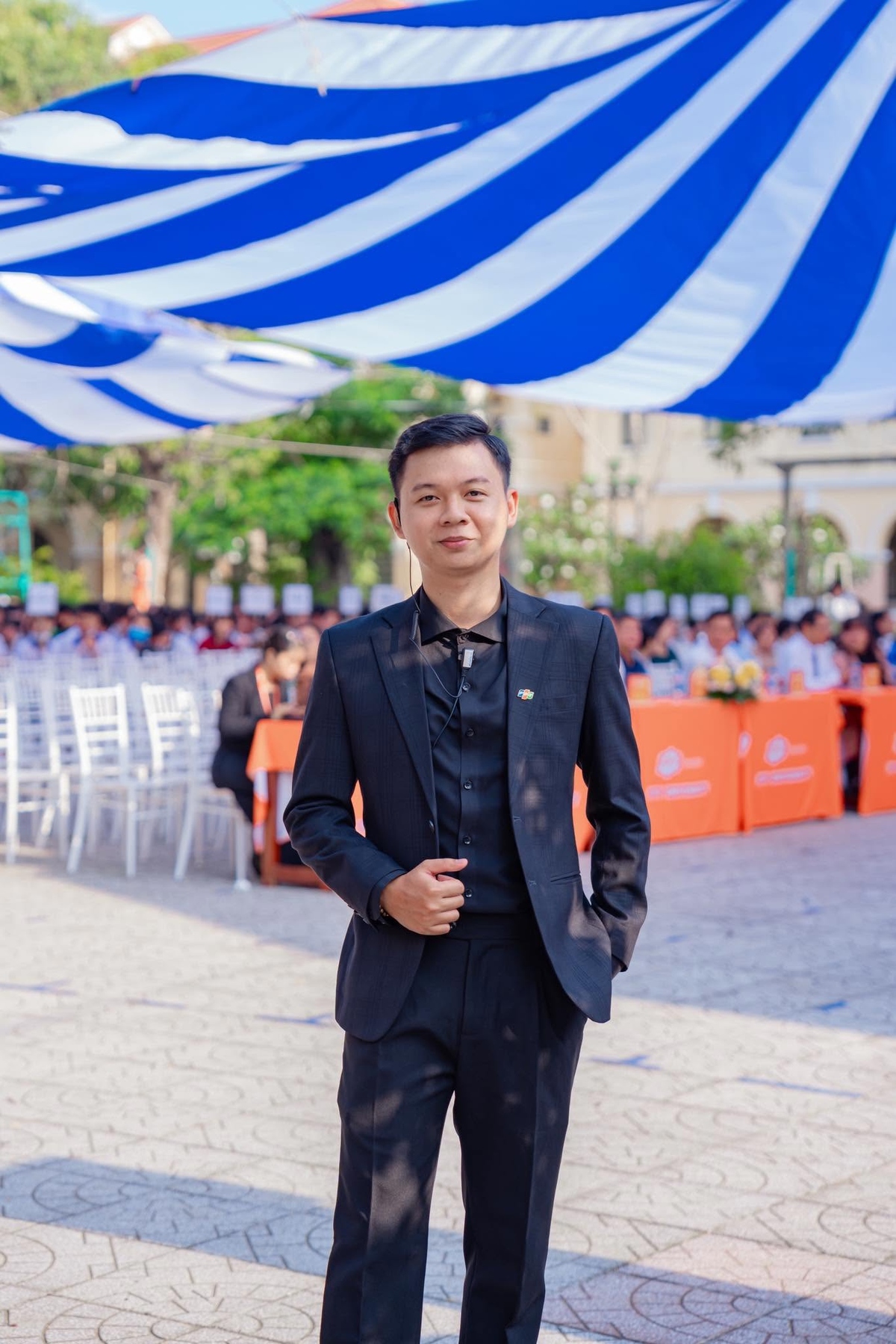 <p class="Normal" style="text-align:justify;"> Anh Trần Khánh Toàn vẫn nhớ như in về buổi phỏng vấn công việc đặc biệt ngày đó. Sau khi trao đổi về chuyên môn, sếp hỏi thêm anh về sở thích cá nhân. Nghe anh nói biết đá bóng và thích tham gia hoạt động phong trào, sếp liền "gật gù" vì team khi ấy cũng đang cần thêm một chân sút. Đến nay, mỗi khi giải bóng đá khởi tranh, câu chuyện ấy vẫn được sếp tự hào nhắc lại như một ví dụ về “huyền thoại tuyển dụng” của phòng.</p>