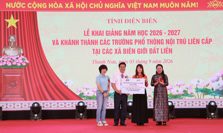 FPT tặng 9 thư viện điện tử và tài khoản học AI cho toàn bộ học sinh Điện Biên