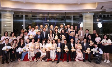 Người F cảm xúc khi nhận ‘hộ chiếu thanh xuân’