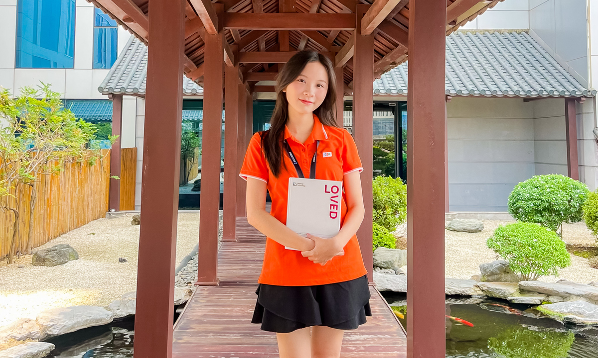 <p class="Normal" style="text-align:justify;"> Chín tháng thực tập cũng là thời gian Thảo bắt đầu “lớn lên” với nghề. Từ lập kế hoạch, viết nội dung, phỏng vấn đến tổ chức sự kiện, quay và chụp, cô từng bước làm quen với công việc truyền thông dưới sự hướng dẫn của hai mentor đầu tiên là chị Đỗ Thị Quế và chị Đỗ Thu Nga.</p>