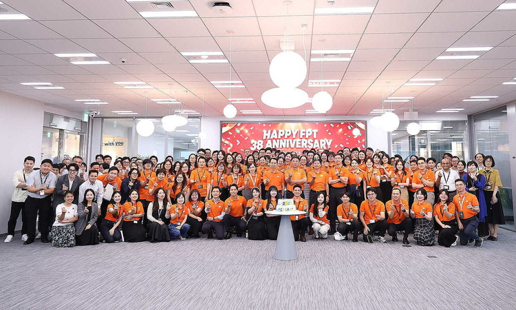 Người FPT Nhật Bản tề tựu thổi nến mừng sinh nhật tuổi 38 của Tập đoàn