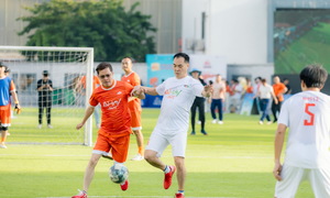 Lãnh đạo FPT 'xỏ giày' tại Hội thao 13/9: Khi các huyền thoại sân cỏ tái xuất