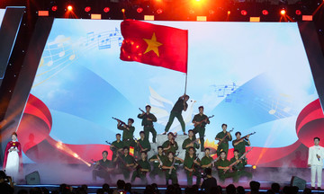 Người F hòa nhịp kể chuyện Việt Nam tại Hội diễn 'Chung lòng'