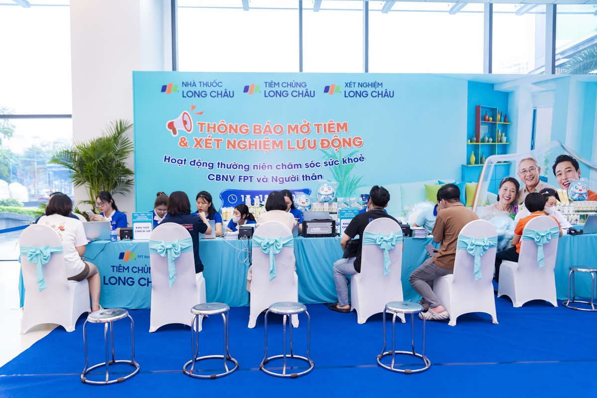 <p class="Normal"> Chương trình được FPT Long Châu triển khai hướng đến chào mừng Tập đoàn FPT bước sang tuổi 38, đồng thời đưa dịch vụ chăm sóc sức khỏe đến trực tiếp nơi làm việc. Thay vì phải sắp xếp thời gian tới cơ sở y tế, CBNV có thể đăng ký, khám sàng lọc, tiêm chủng hoặc thực hiện các gói xét nghiệm ngay tại văn phòng.</p>