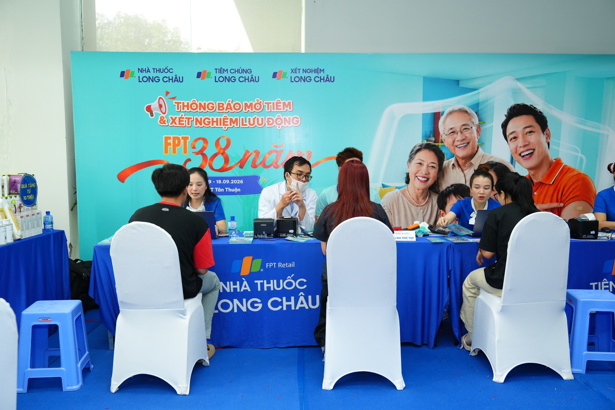 <p class="Normal"> Chương trình sẽ tiếp tục diễn ra đến hết ngày 18/9. CBNV FPT và người thân vẫn có thể đăng ký để tham gia tiêm chủng, xét nghiệm tại các điểm lưu động trong thời gian còn lại. Đây cũng là thời gian áp dụng nhiều mức ưu đãi riêng lên đến 38% trong khuôn khổ chương trình sinh nhật FPT 38 &lpar;đăng ký tham gia <a href="https://tiemchunglongchau.com.vn/pages/tiem-luu-dong" target="_blank">TẠI ĐÂY</a>&rpar;.</p>