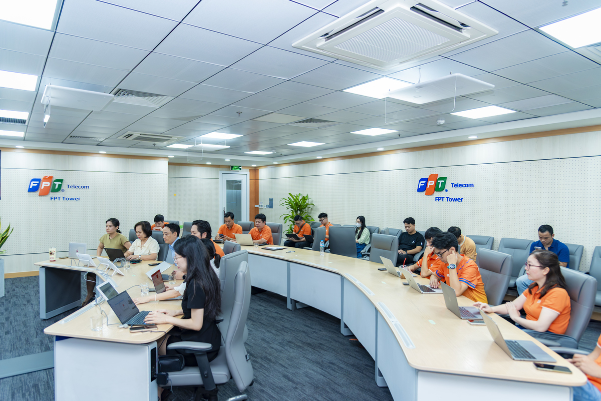 <p class="Normal" style="text-align:justify;"> Chung khảo iKhiến số 7, bảng B - Công cụ, quy trình làm việc diễn ra ngày 23/9 ghi nhận đến 8 sáng kiến cùng tranh tài. Đây là vòng chung khảo có số lượng sáng kiến đông đảo. Bám sát tinh thần đổi mới, các giải pháp thay đổi quy trình thủ công lặp đi lặp lại để tối ưu năng suất làm việc.</p>