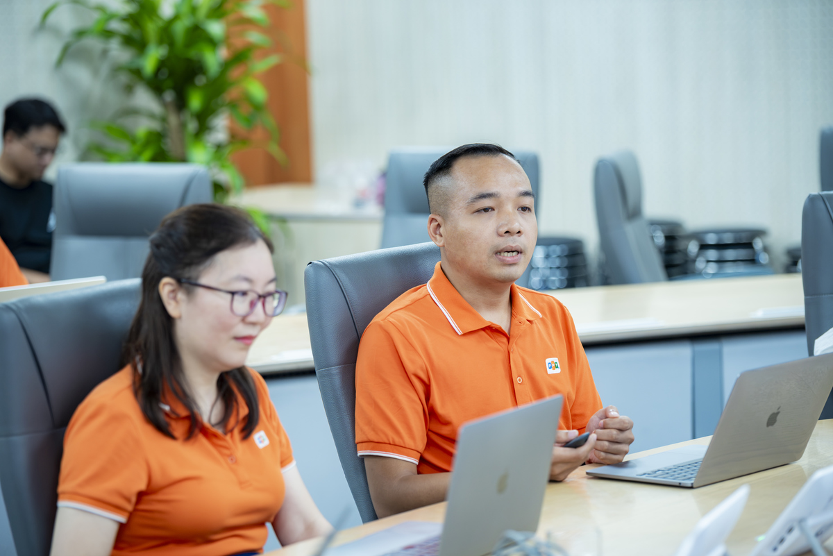 <p class="Normal" dir="ltr" style="text-align:justify;"> Trở lại đường đua iKhiến, FPT Online ra mắt trợ lý AI báo chí ứng dụng kiến trúc xử lý dữ liệu kép, biến kho tri thức đồ sộ thành câu trả lời tức thì kèm nguồn trích dẫn minh bạch, nâng cao mức độ tương tác chủ động của độc giả.</p>