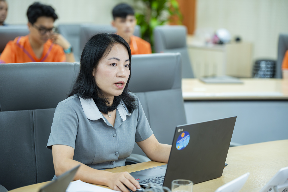 <p class="Normal" dir="ltr" style="text-align:justify;"> Phần mềm FPT mang đến hai giải pháp giúp khai thác tối đa nguồn lực: mô hình điều phối AI Agent tự chủ vận hành xuyên đêm để tận dụng giờ nhàn rỗi mỗi tuần, cùng hệ thống tự động hóa quyết toán thuế thu nhập cá nhân giúp tăng hơn 70% năng suất làm việc cho bộ phận nhân sự thị trường nước ngoài &lpar;cụ thể tại FPT Hàn Quốc&rpar;.</p>