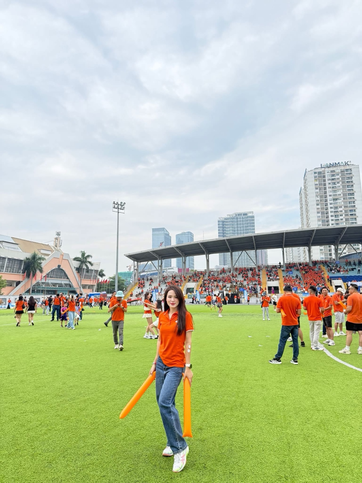 <p class="Normal" style="text-align:justify;"> Đến với FPT IS khá tình cờ từ việc hỗ trợ một số công việc của đơn vị, Phương sau đó có cơ hội đảm nhận công việc hành chính. Từ quản lý văn phòng, cơ sở vật chất, làm việc với nhà cung cấp đến chuẩn bị sự kiện, teabreak, cô tìm thấy niềm vui trong những việc nhỏ giúp đồng nghiệp yên tâm làm việc.</p>