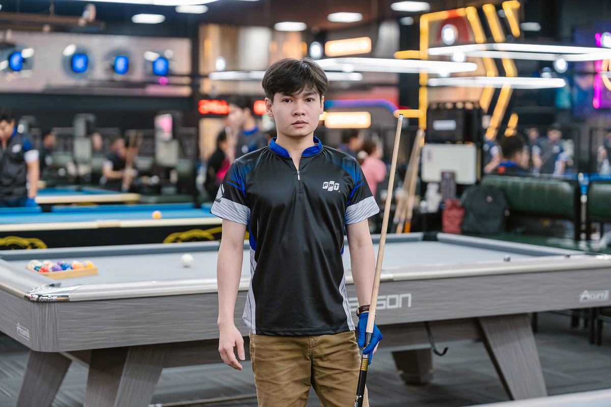 <p class="Normal" dir="ltr" style="text-align:justify;"> Ngoài bida, anh Nam còn thường xuyên tham gia bóng đá để vận động và gắn kết với đồng nghiệp sau giờ làm việc. Chỉ với một trái bóng hay một bàn bida, những câu chuyện ngoài công việc đôi khi lại bắt đầu theo cách rất tự nhiên.</p>