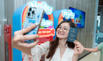 Người FPT rộn ràng trải nghiệm booth kẹo Giá trị cốt lõi