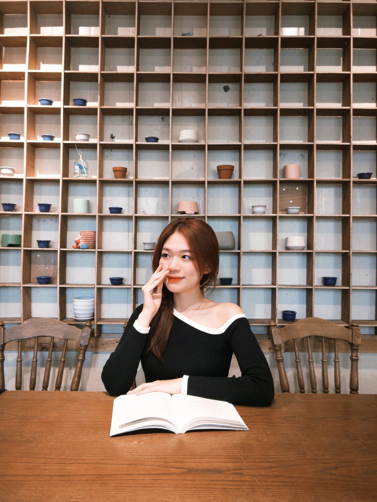 <p class="Normal" dir="ltr" style="text-align:justify;"> Hiện đảm nhận vị trí Phân tích Dữ liệu &lpar;Data Analyst&rpar; tại Trung tâm Phát triển và Quản lý Hạ tầng miền Bắc &lpar;INFMB&rpar;, công việc của Thu Ngân nằm ở điểm giao thoa giữa dữ liệu và nghiệp vụ: thu thập, xử lý, phân tích dữ liệu và báo cáo, xây dựng dashboard và các công cụ hỗ trợ quản trị.</p> <p class="Normal" dir="ltr" style="text-align:justify;"> “Mình được tham gia nhiều bài toán thực tế về hạ tầng, đầu tư, vật tư và tiến độ dự án, trong đó có các dự án phục vụ cơ quan Nhà nước trên quy mô toàn quốc” - Thu Ngân bày tỏ.</p>
