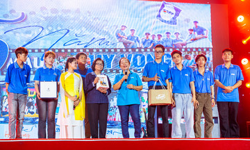 Những vòng tay đón Hy vọng 'trở về'
