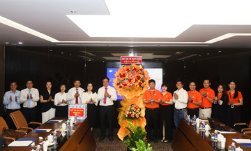Phó Bí thư Thường trực Đà Nẵng thăm và làm việc với FPT nhân ngày Doanh nhân Việt Nam