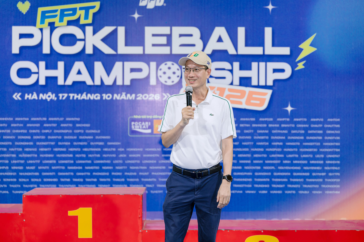 <p class="Normal" style="text-align:justify;"> Phát biểu tại lễ bế mạc, anh Nguyễn Thế Phương, Phó Tổng Giám đốc FPT, nhấn mạnh ba dấu ấn nổi bật của mùa giải: số lượng VĐV tăng khoảng 100 người so với năm 2025, lần đầu có nhánh Tinh hoa dành cho lãnh đạo và nhiều hoạt động ý nghĩa hướng tới ngày Phụ nữ Việt Nam 20/10. Theo anh, sự hưởng ứng đông đảo của người FPT cho thấy phong trào Pickleball trong Tập đoàn đang ngày càng phát triển. Cũng nhân dịp này, anh gửi lời chúc sức khỏe, hạnh phúc và luôn tràn đầy năng lượng tới các nữ VĐV tham dự giải.</p>
