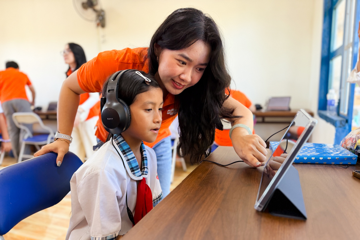 <p class="Normal" dir="ltr"> 38 đội triển khai đến từ các công ty thành viên Tập đoàn FPT sẽ đồng hành các điểm trường xuyên suốt từ khảo sát hiện trạng, xác định nhu cầu, xây dựng phương án, tổ chức cải tạo đến bàn giao và hoàn thiện thư viện.</p>