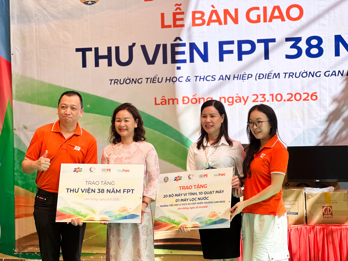 <p class="Normal" dir="ltr"> Với tổng kinh phí hơn 350 triệu đồng, công trình được cải tạo, nâng cấp không gian, bổ sung nguồn sách và nhiều trang thiết bị phục vụ dạy và học. Cô Nguyễn Thị Tuyến, Hiệu trưởng Trường Tiểu học và THCS An Hiệp bày tỏ, với điểm trường Gan Reo, việc tạo dựng một không gian đọc sách, học tập và tiếp cận công nghệ đã là mong muốn từ lâu của thầy và trò. “Hôm nay, mong muốn ấy đã thành hiện thực. Chúng tôi đặc biệt xúc động khi biết rằng, trong món quà hôm nay có sự đóng góp từ ngày lương của CBNV FPT - những người có thể chưa từng gặp các em, chưa từng đến ngôi trường này, nhưng vẫn dành cho các em sự quan tâm. Tình cảm ấy thật đáng quý”, cô nói.</p>