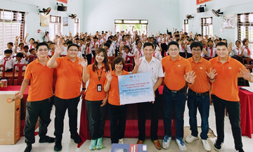 Người F góp 300 đầu sách, làm mới thư viện trường vùng cao