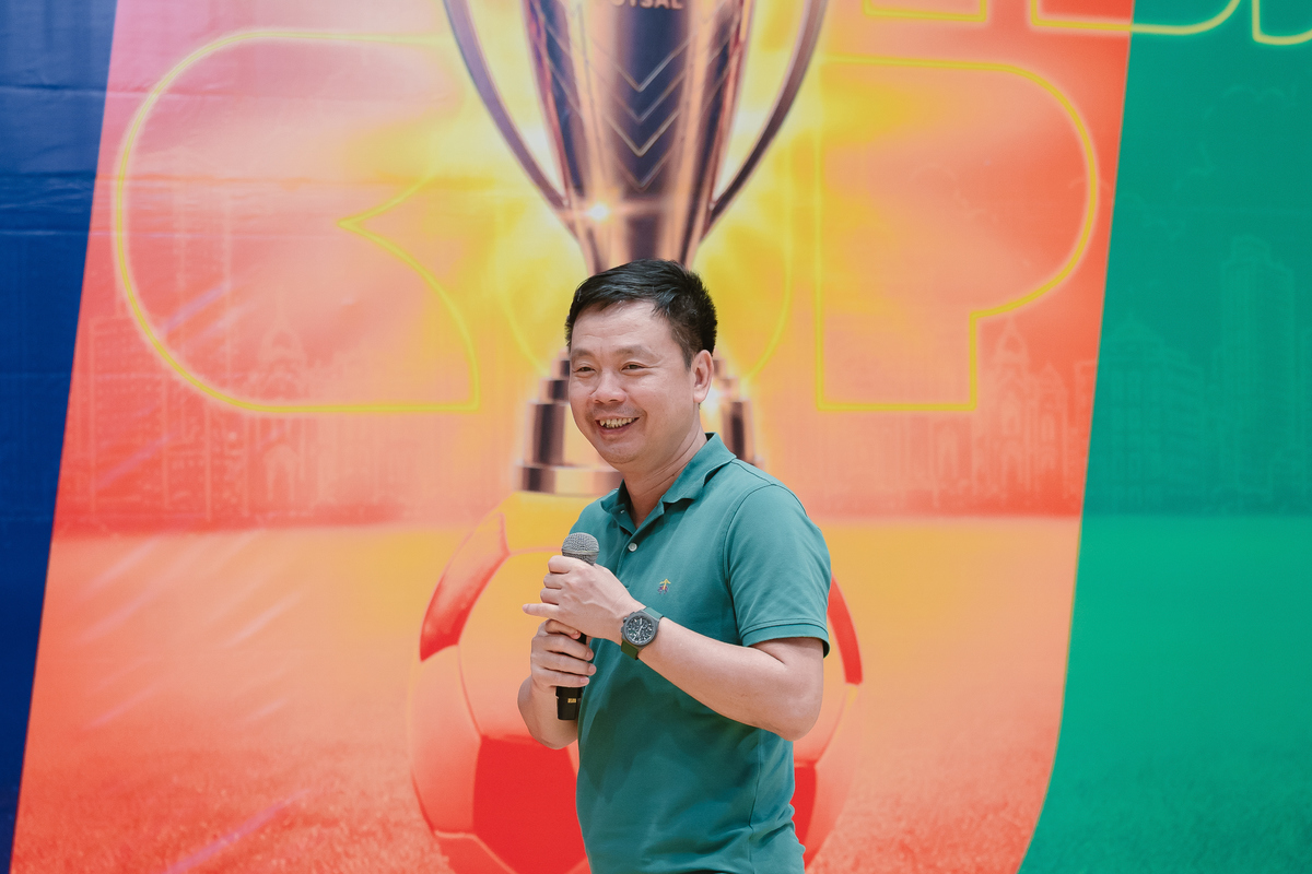 <p class="Normal" style="text-align:justify;"> Phát biểu tại lễ bế mạc, anh Phạm Minh Tuấn, Chủ tịch Liên đoàn Bóng đá FPT gửi lời chúc mừng tới FEDU 1 với chức vô địch cúp Vàng sau màn trình diễn xứng đáng ở trận chung kết. Anh nhấn mạnh giá trị của chiếc cúp Vàng luân lưu mới toanh của mùa giải năm nay, và bày tỏ kỳ vọng đội vô địch có thể tiếp tục bảo vệ ngôi đầu trong hai mùa tới để giữ cúp vĩnh viễn.</p> <p class="Normal" style="text-align:justify;"> Chủ tịch FFF đồng thời cảm ơn các đội bóng đã thi đấu hết mình đến những phút cuối cùng, các cổ động viên FPT đã luôn tạo nên bầu không khí sôi động, đồng thời chúc phong trào thể thao FPT ngày càng phát triển mạnh mẽ.</p>